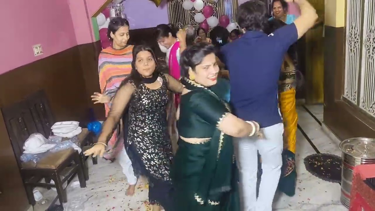 Dancing with family 🥰🥰