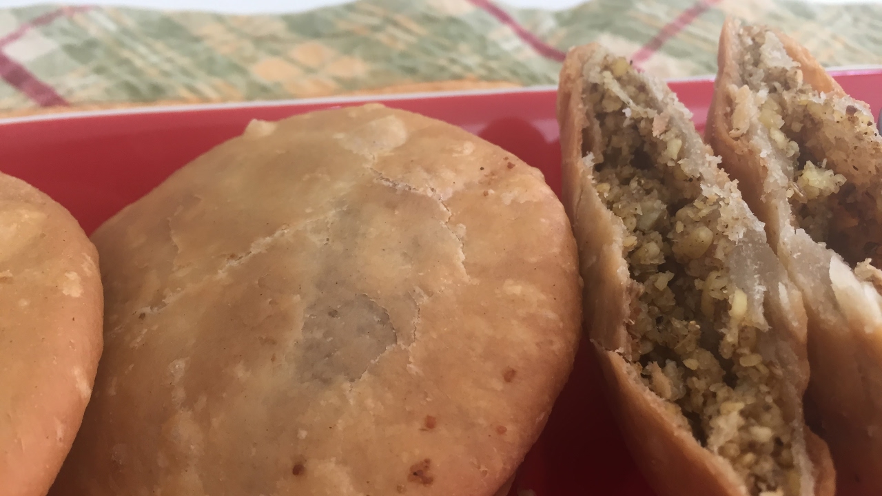 Khasta Kachori Recipe | Moong Dal / Chana Dal Kachori | Kachori Chaat | Chaat Recipes