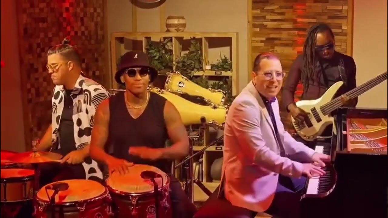 How can you sing one song with two  different Approach. its a must Watch #salsa