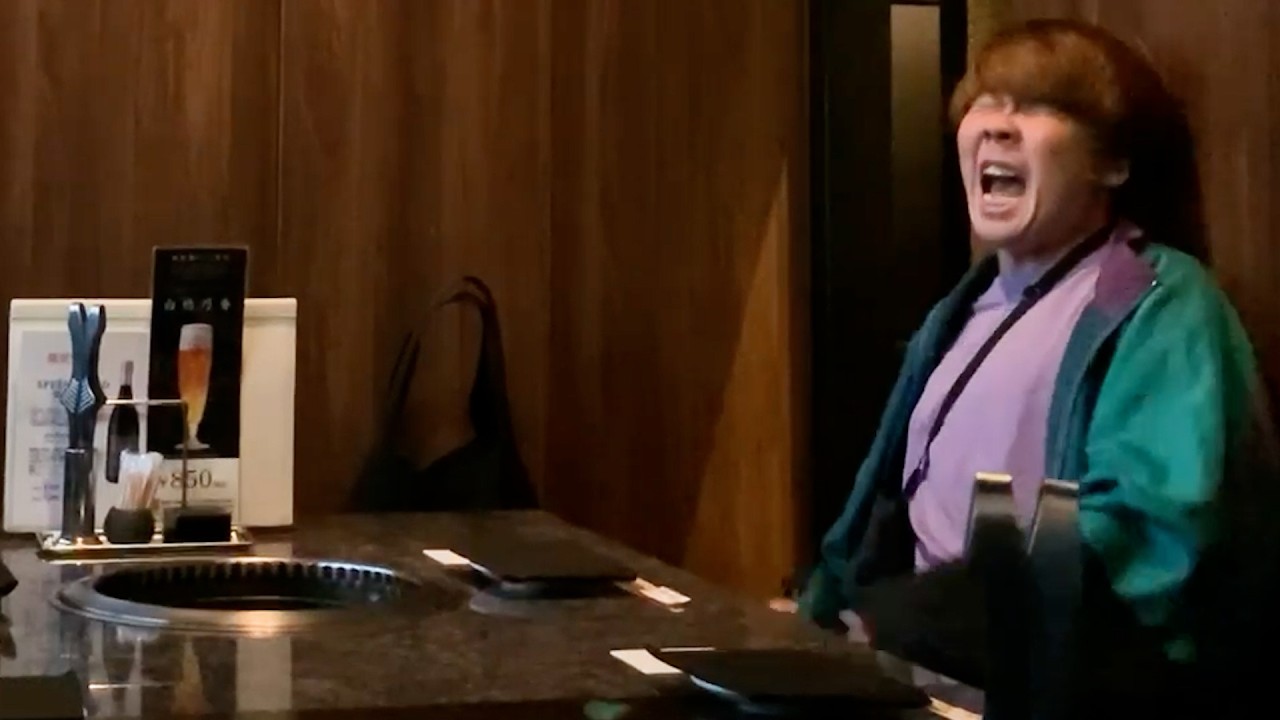 【ドッキリ】焼肉屋さんで史上最強の絶叫いたずら&hellip;