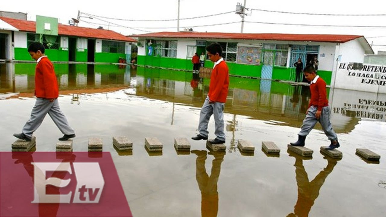Estudiantes de Ecatepec toman clase en escuela inundada/ Comunidad