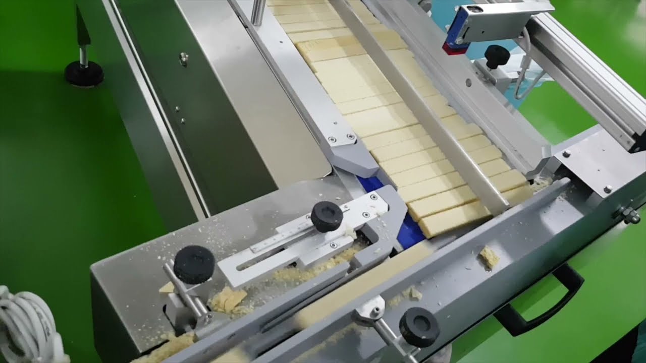 Wafer Biscuits Wrapping Machine  with 110 Degree Feeder