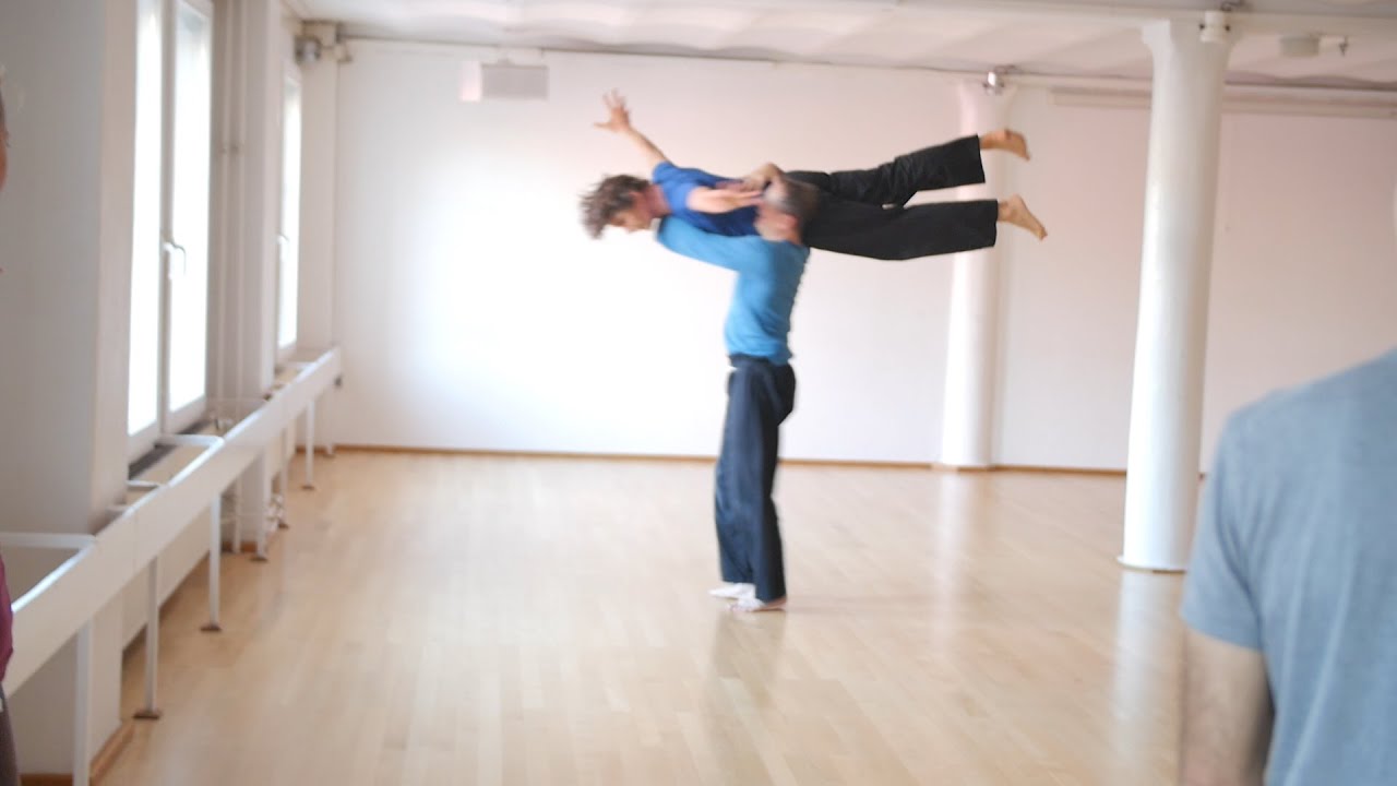 Einführung in die Contact Improvisation #1 - Übungen für die grundlegenden Fähigkeiten (Tutorial)