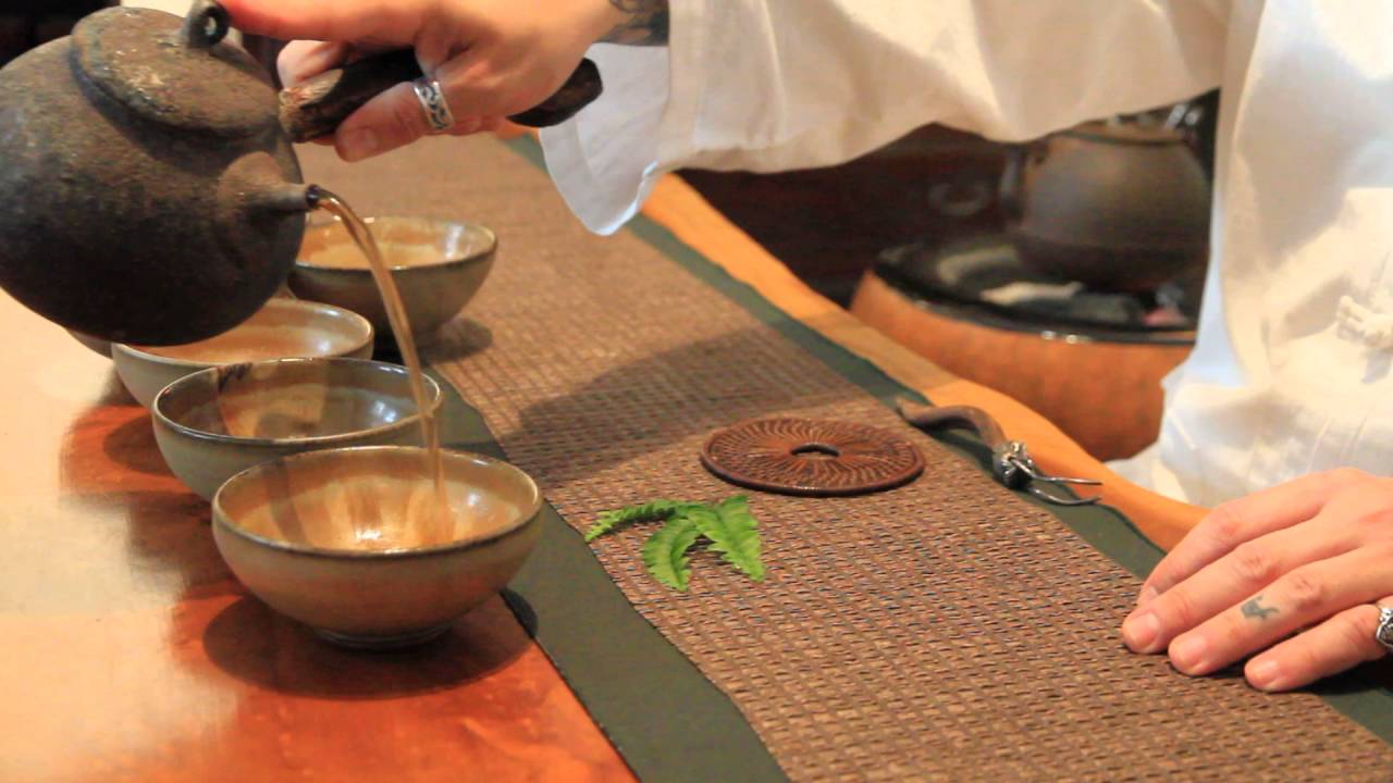Global Tea Hut's Wu De performing cha dao tea ceremony