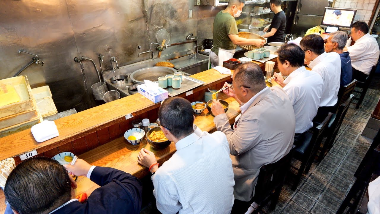 常連が殺到するカレーうどん専門店の一瞬で完売１０杯カツカレー
