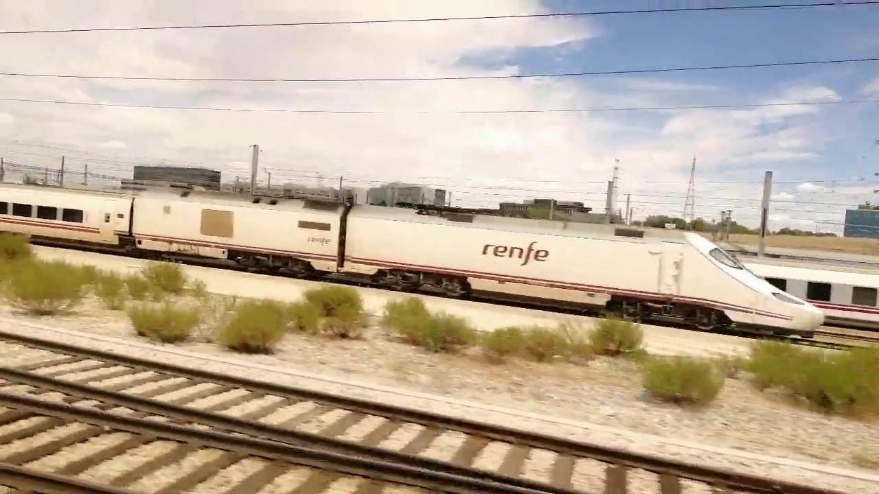 Tren a su paso por talleres de Fuencarral Madrid #SpanishRail поезда Испании #trainride #todotrenes