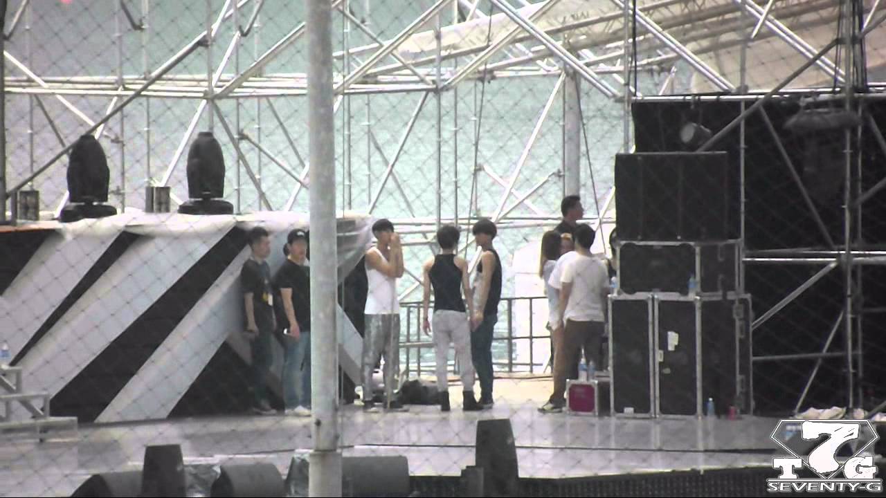 태민 카이 TAEKAI 윤호 은혁 TAO 유리 윤아 효연 fooling around during rehearsals (1)