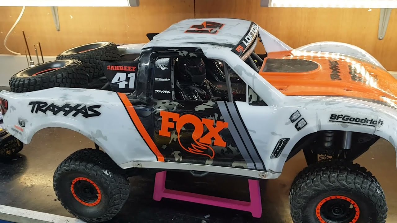 How to change the battery connectors on the Traxxas Ultimate Desert racer (XT60 to ID connectors)