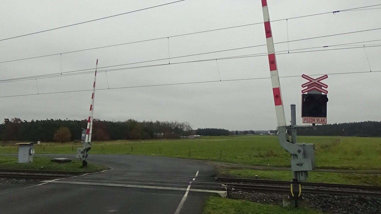 Železniční přejezd AŽD71 Račice 2.12.2025