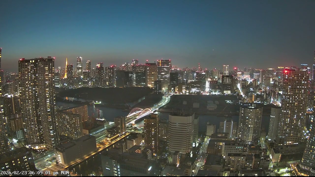 東京ライブカメラ 4K | 港区・築地 | 夕焼けと都心の景色 | 2026-02-23