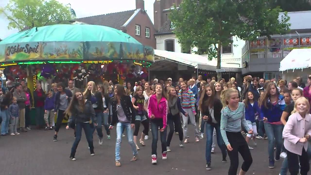 Flashmob kermis venray#GroteMarkt#Dizzy