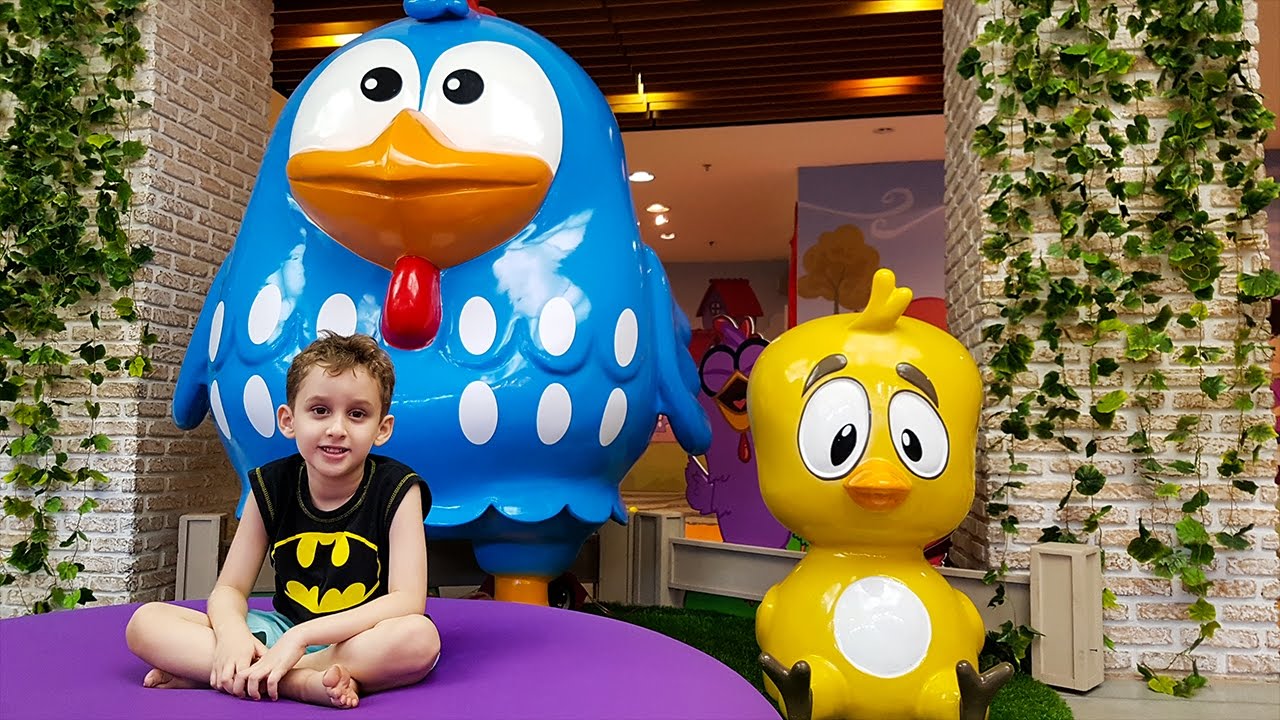 Paulinho e Toquinho Brincando no Parquinho da Galinha Pintadinha