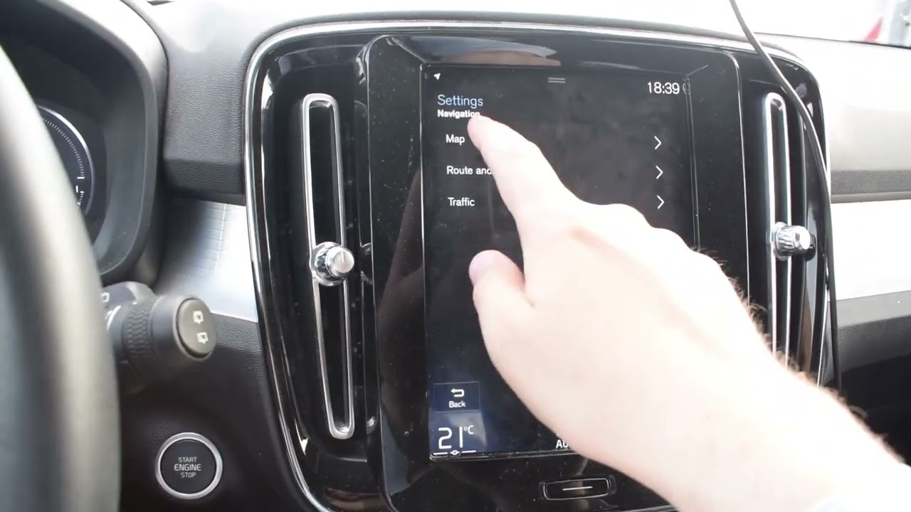 Volvo XC40 T5 Recharge Chapter 5 - SatNav & Multimedia