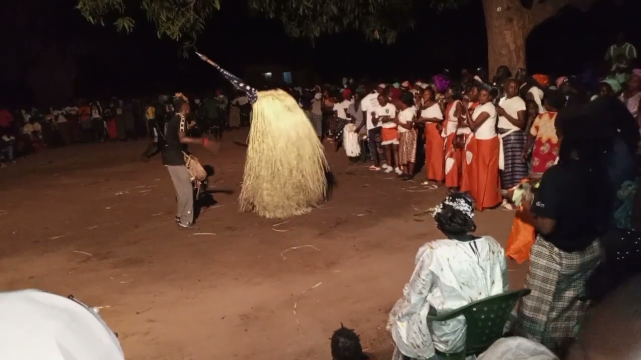 la mariée décore les Coumpo lors de son mariage