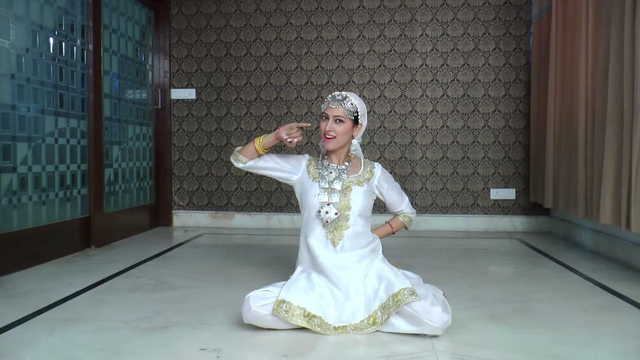 Sana Dua Performs Traditional Dance Of Kashmir