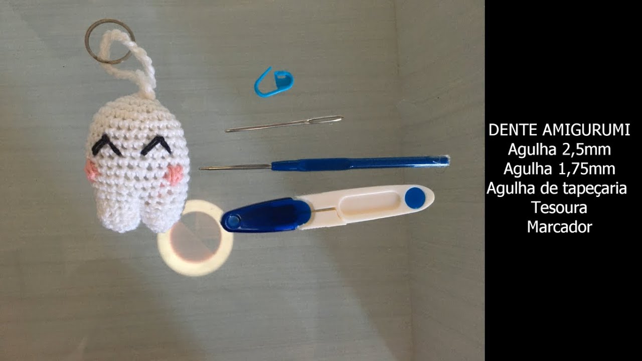 Chaveiro de dente amigurumi