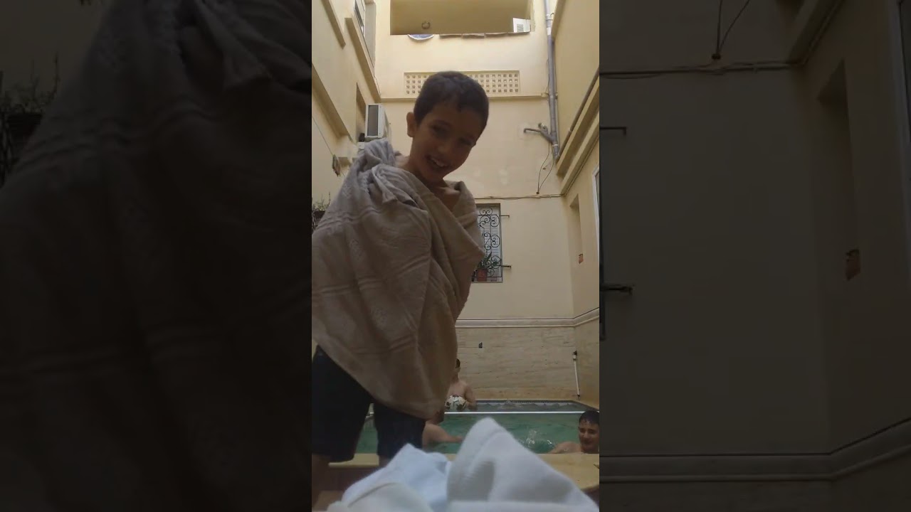 اجواء الصيف في المسبح الجزء#2 وصلوا الفيديو ل100لايك عشان الجزء الثالث