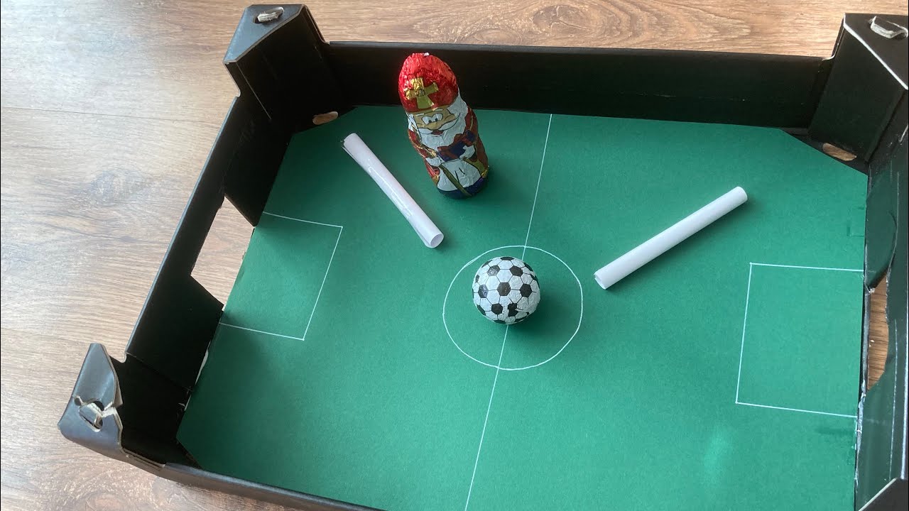 DIY: Sinterklaas surprise Voetbal, voetbalveld, (blaas)voetbal / Easy Soccer Craft