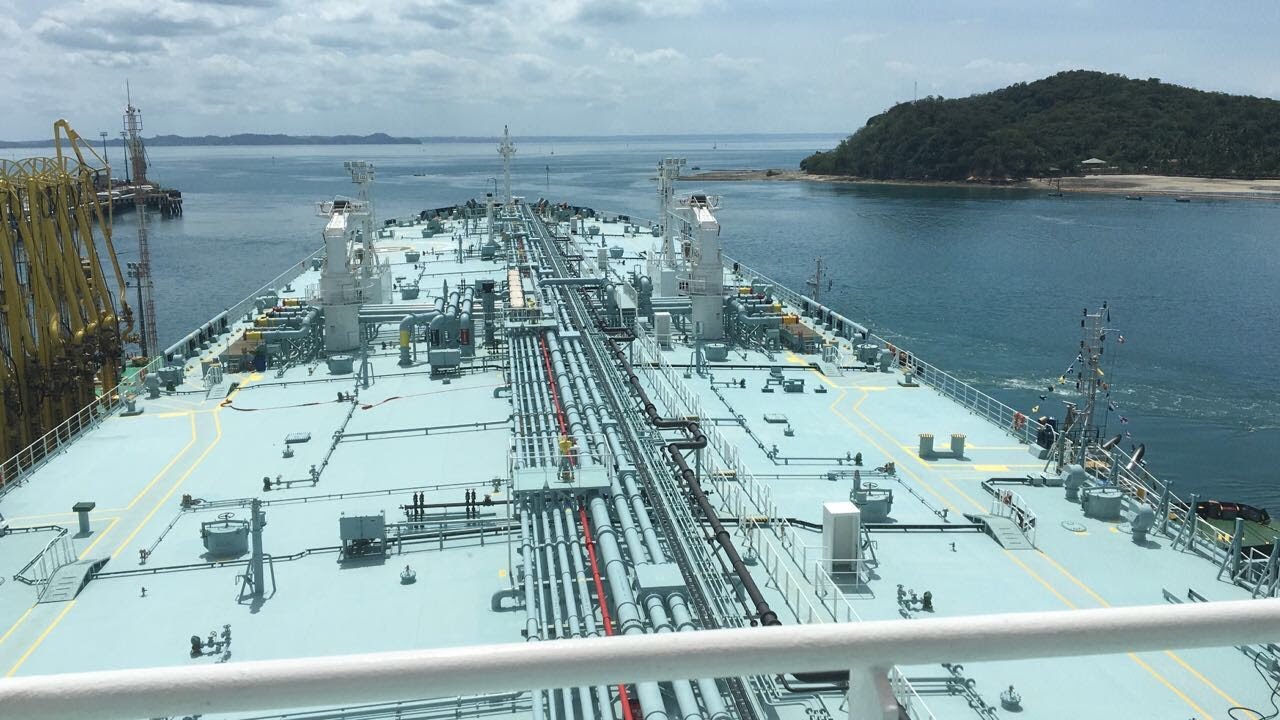Berthing Maneuver with tugs Tanker Ship (crude oil) Brazil Terminal. Petrobras Shiphandling.