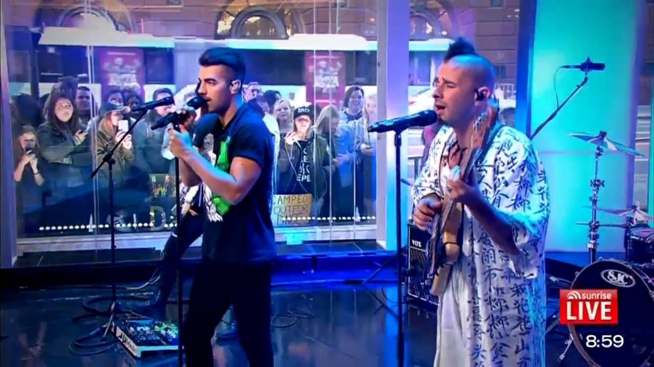 DNCE -Toothbrush LIVE (Sunrise)