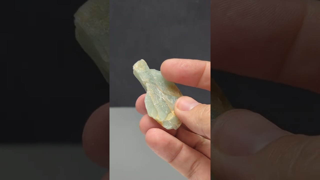 Аквамарин (берил) з Малаві