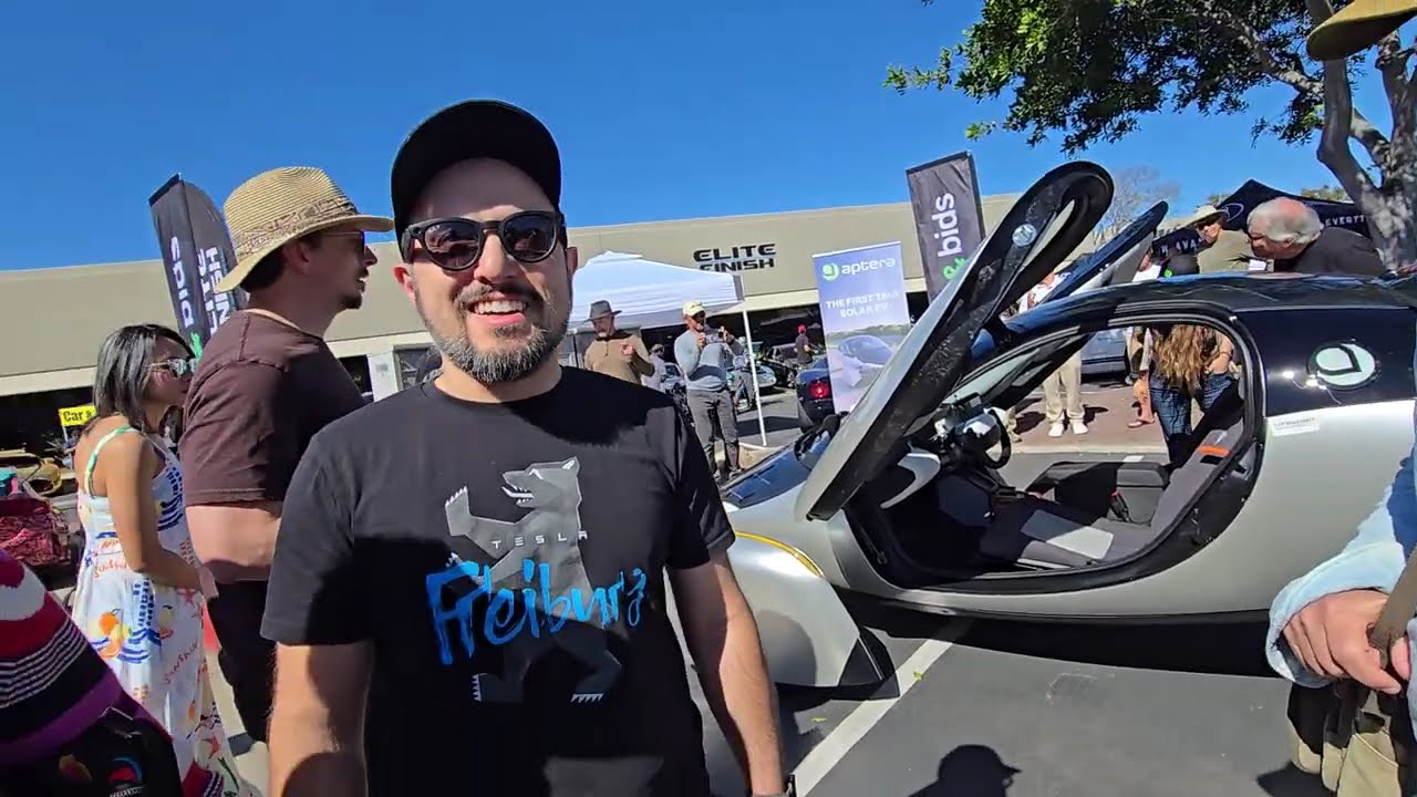 Спутник Aptera Atlas-1 на мероприятии San Diego Cars and Coffee
