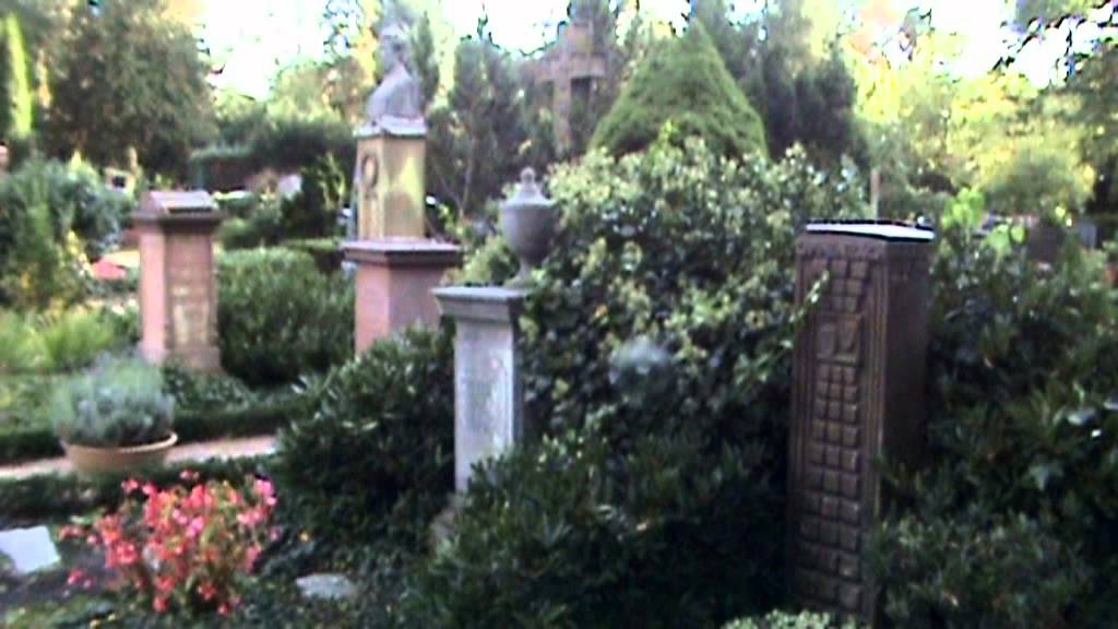Darmstadt - Gang über den Alten Friedhof   Merbitz-Zahradnik