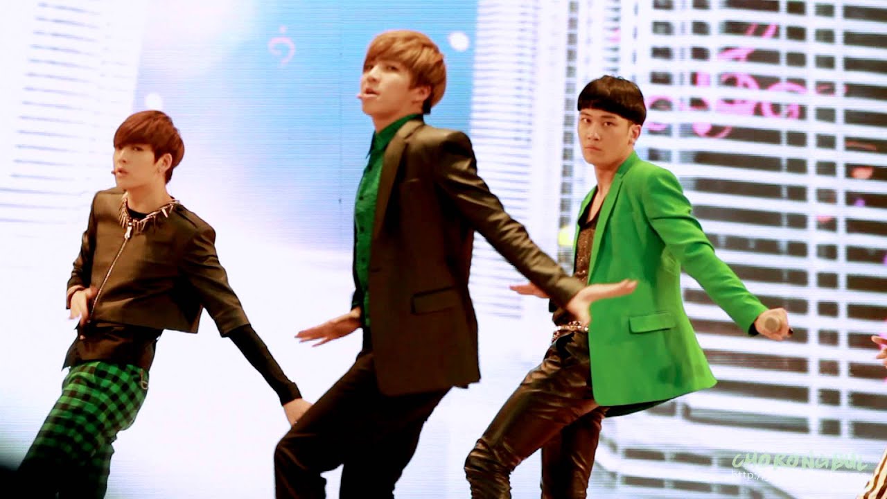 [U-Kiss/Fancam] Standing Still @ Lotte World TBS 공개방송 130309