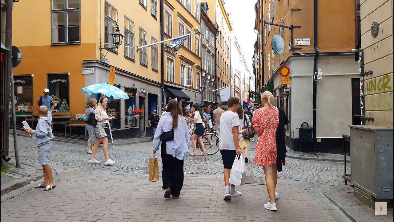 Sweden, Stockholm's main shopping street - Drottninggatan / Västerlånggatan #156