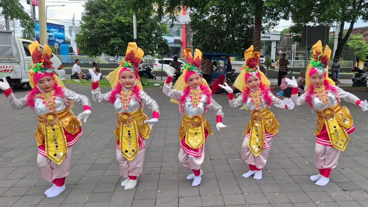Juara Harapan 3 Festival Ngerandu Buko Tari Islami Kelompok A Tim Tari SDN Kampung Mandar 