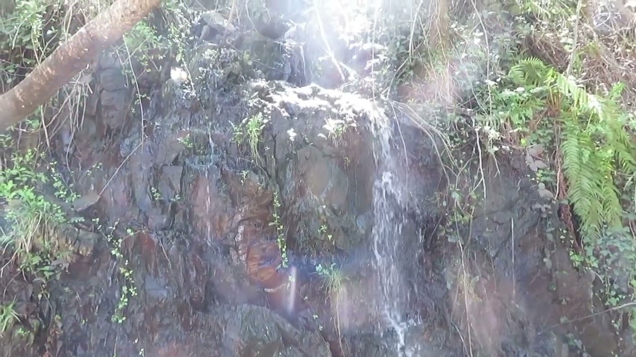 Ven a ver ésto Cascada Aliviadero junto al río Ibor  en Castañar de Ibor  Cáceres