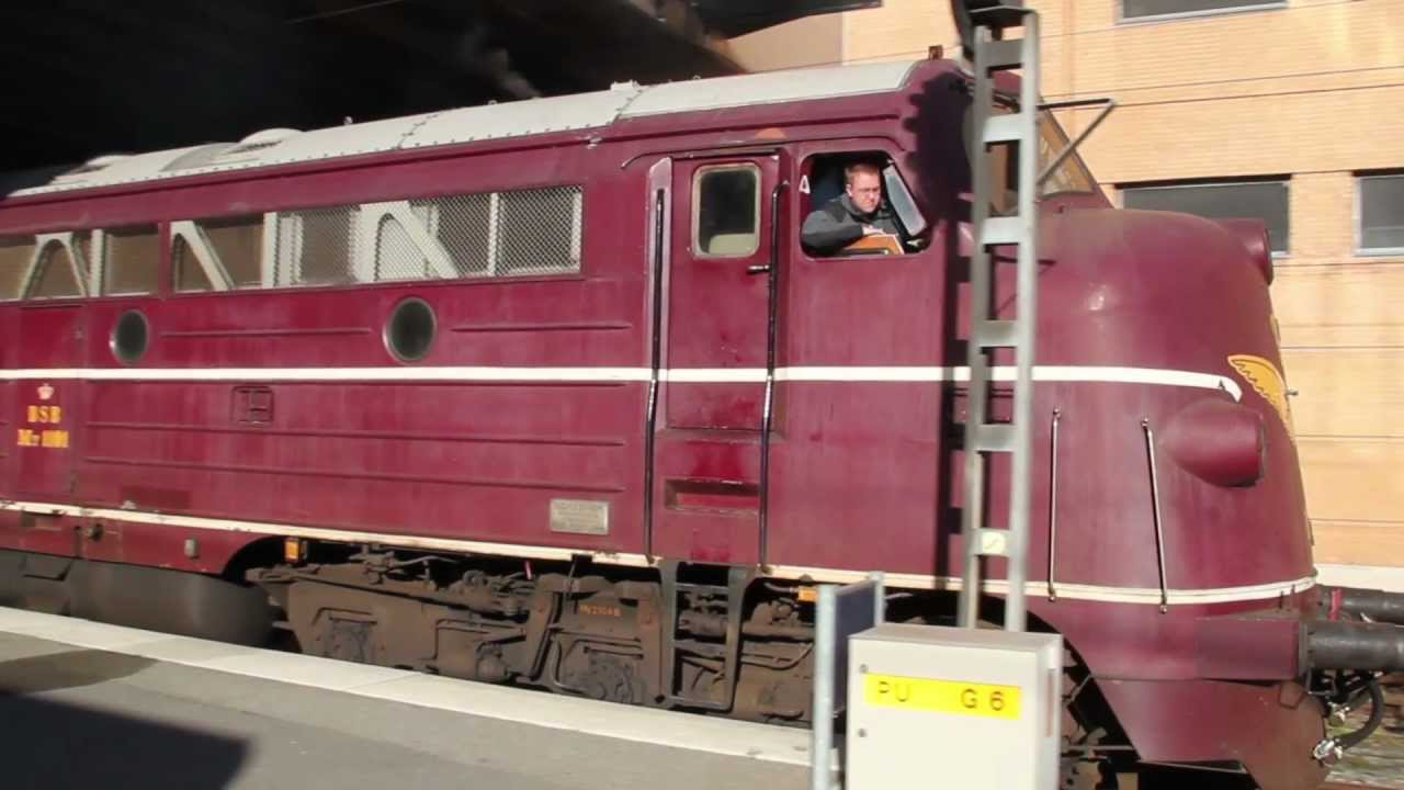 MY 1101 trækker S 736 med vogne til Roskilde
