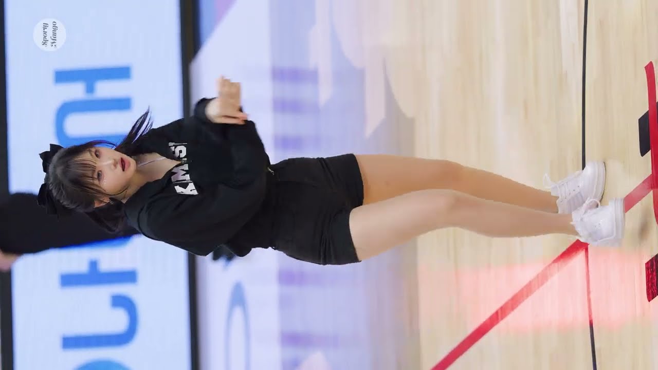시크한 눈빛으로 무대를 장악한 김유림 치어리더✨ ‘Thank U’ 퍼포먼스