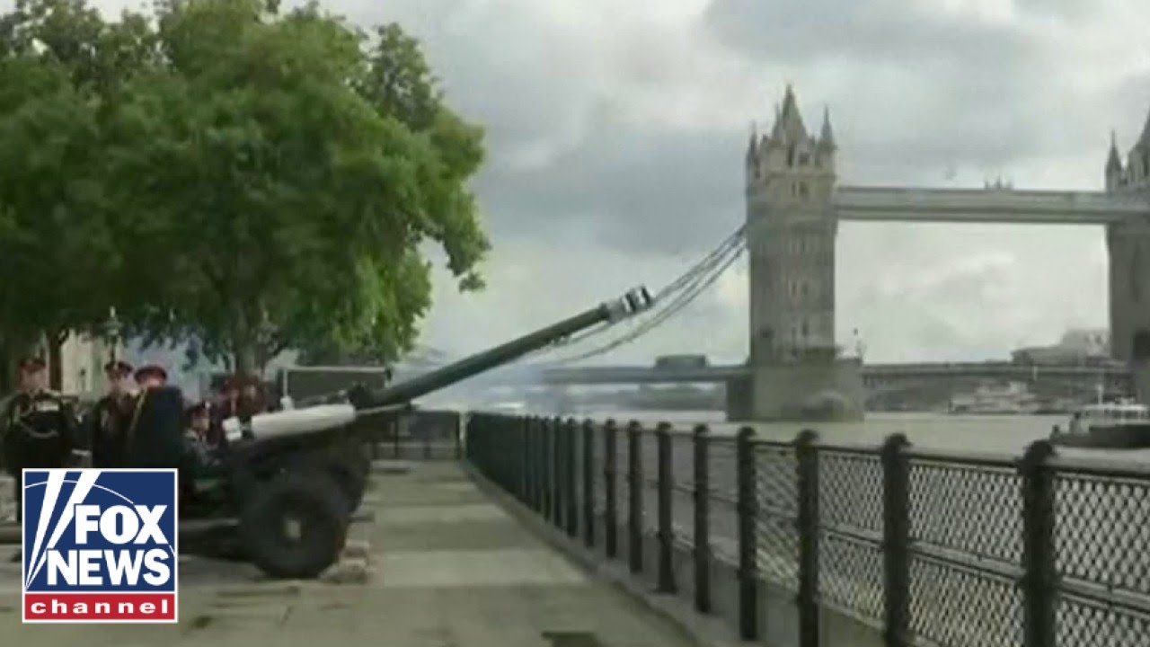Queen Elizabeth honored with 96-gun salute