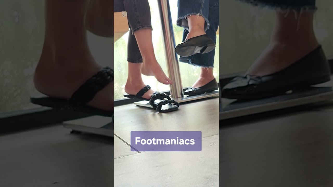 Candid Barefeet Cafe