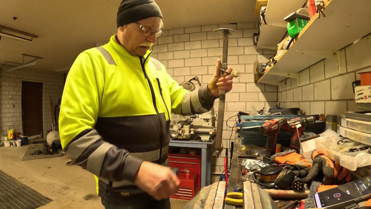 Varoitusvilkun asennus traktori-mönkijään