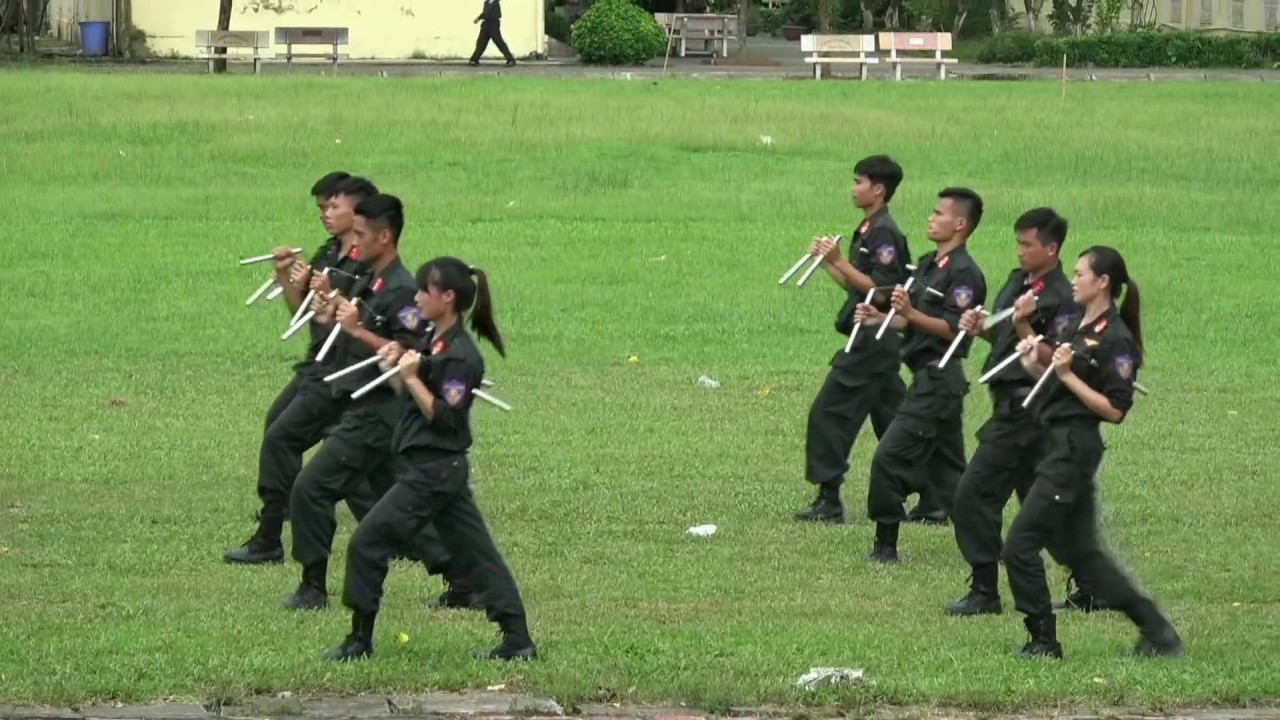 Nữ cảnh sát đặc nhiệm Việt Nam - Những bông hoa thép
