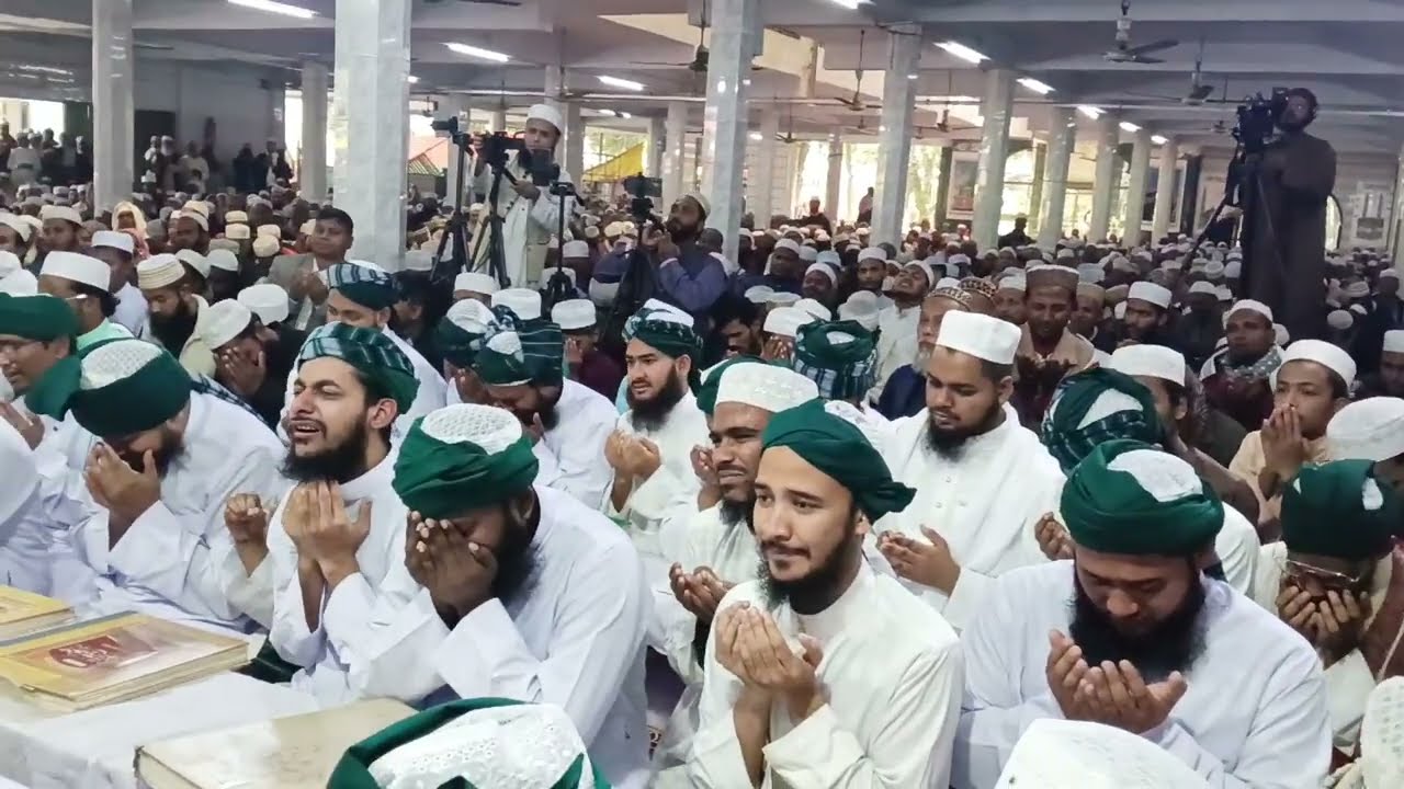 কান্না আর কান্না আল্লাহ আপনি আমাদের সকলকে কবুল করুন। Talime Islam manikganj 