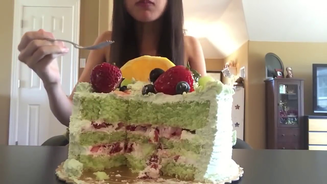 ASMR - Strawberry Pandan Cake *Peachy Panda (Whispering/Mukbang)