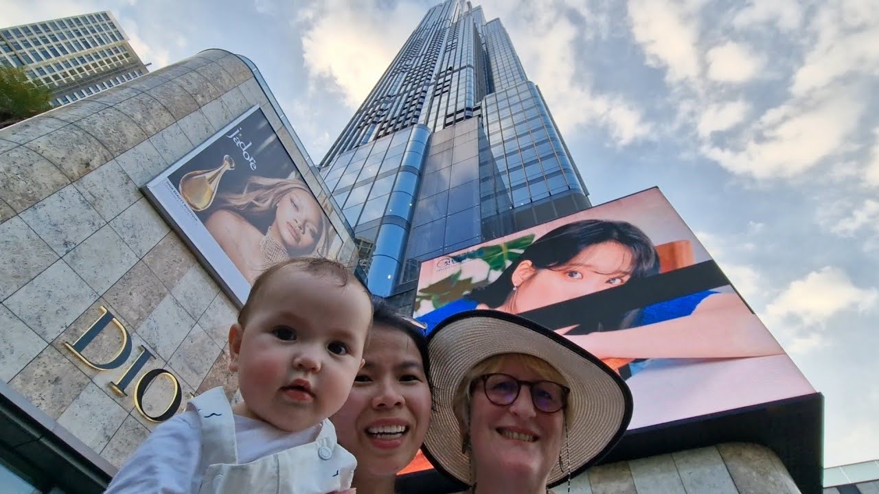 #354 Đưa mẹ đi thăm quan chùa và đi  Landmark 81. Vợ Việt chồng tây Du lịch Việt Nam 