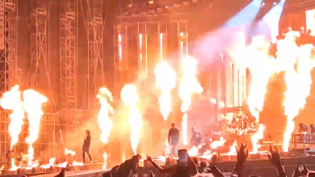 Bad Omens Dethrone Live Louder Than Life 2025 