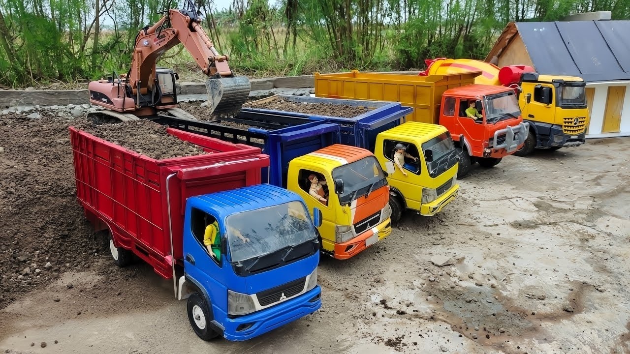 Mobil Truk Oleng Muatan Full Isuzu NMR Melewati Perkampungan Rc Handmade Canter Fuso Oleng