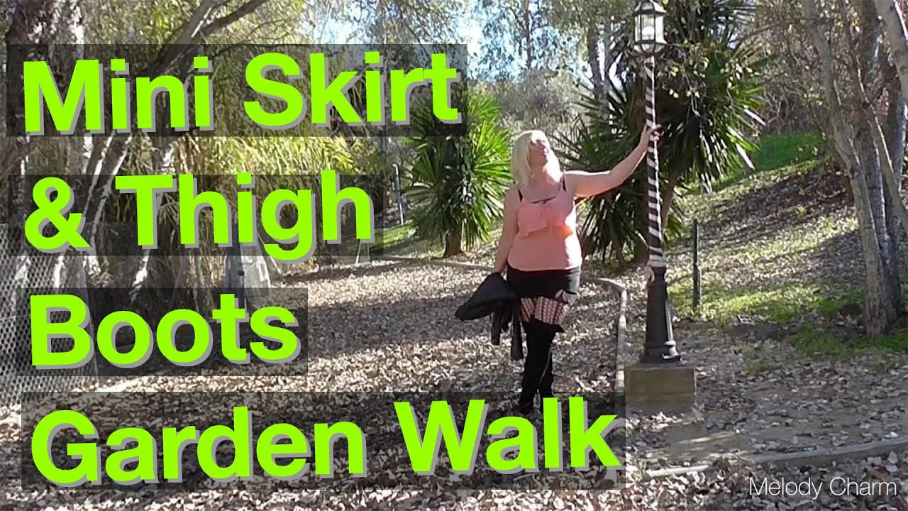 Мини-юбка и ботфорты Garden Walk