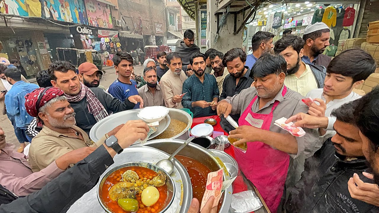 WHY PEOPLE'S ARE CRAZY😱FOR THIS BREAKFAST IN STREET OF LAHORE | BILLU DESI MURGH CURRY CHANAY CHOLAY