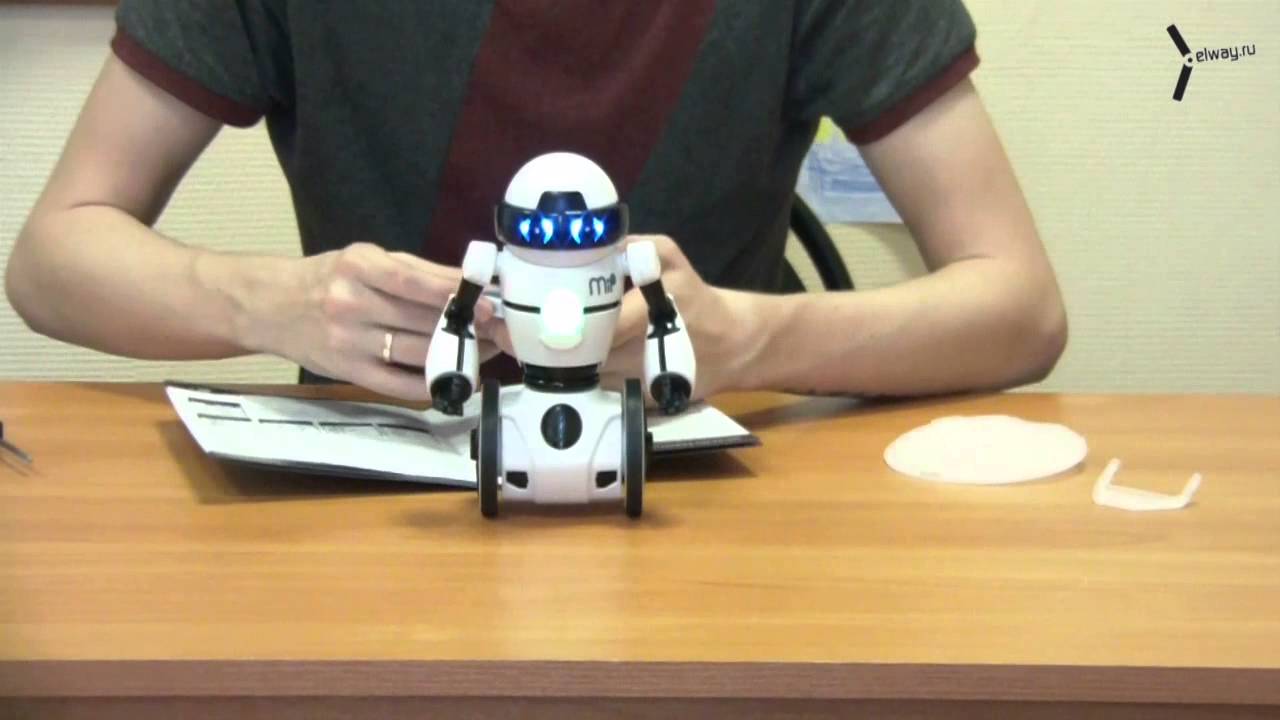 Видеообзор робота WowWee MIP White