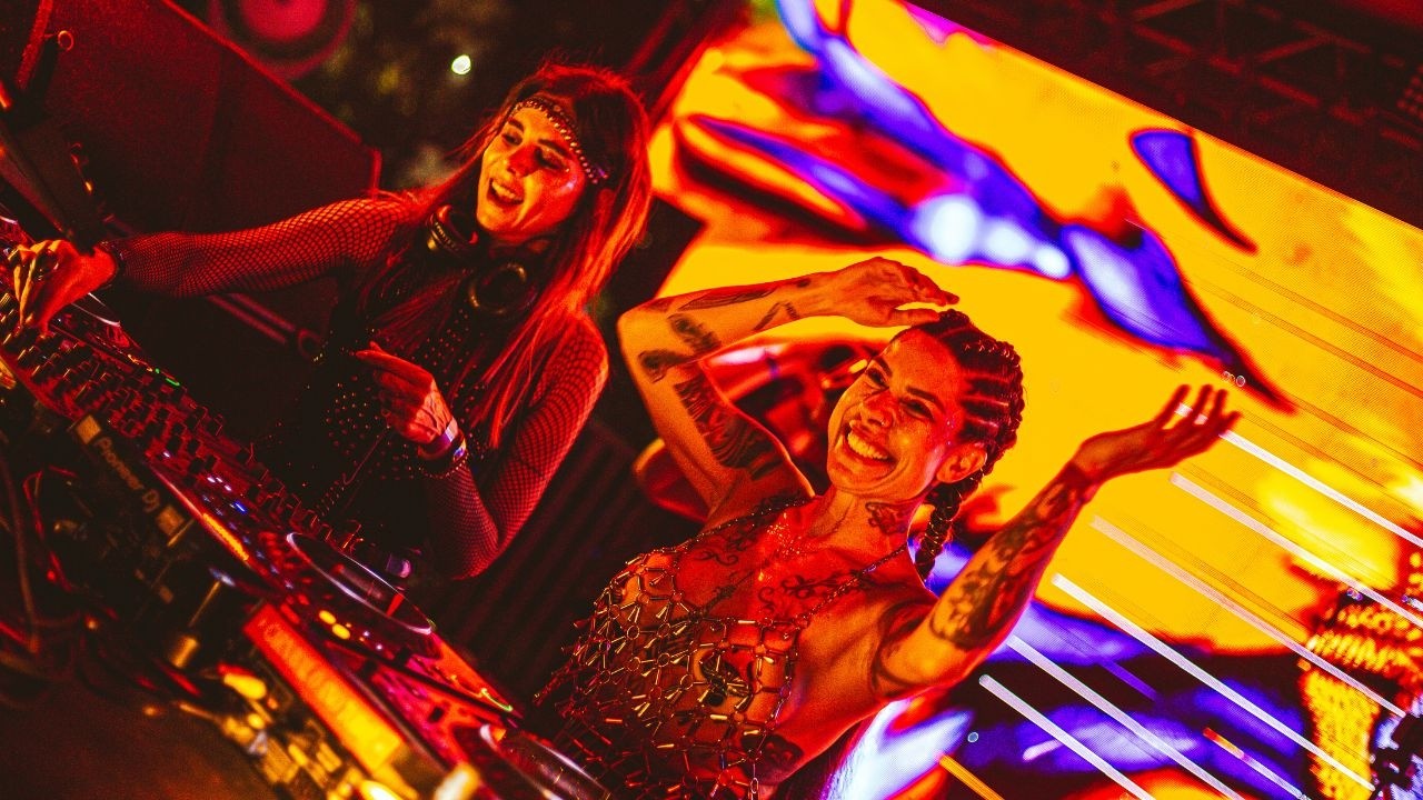 VIVI SEIXAS B2B MARY ZANDER @ CARNARARA 2026 (RIO DE JANEIRO)