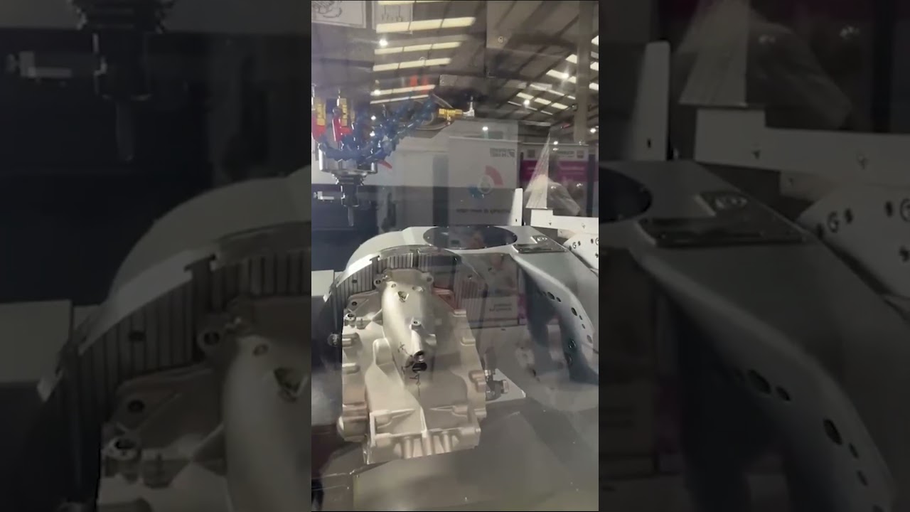 Hurco 5-Axis: VC500i with Cantilever Design