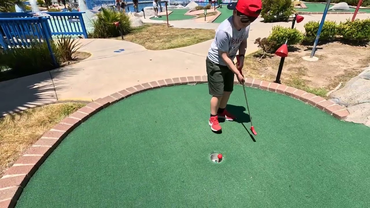 Mini Golf at Boomers Irvine California @CatCaddyGolfFun
