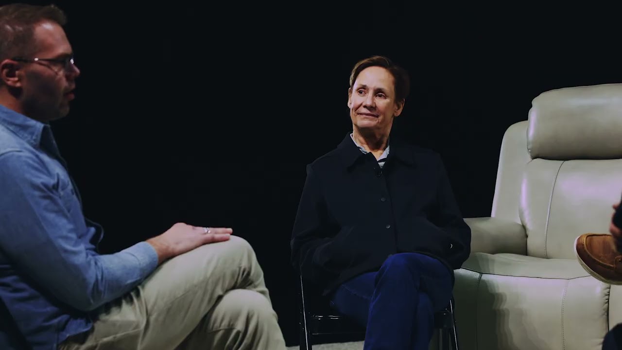 Лори Меткалф и Джо Мантелло обсуждают дорогу Литл-Беар-Ридж