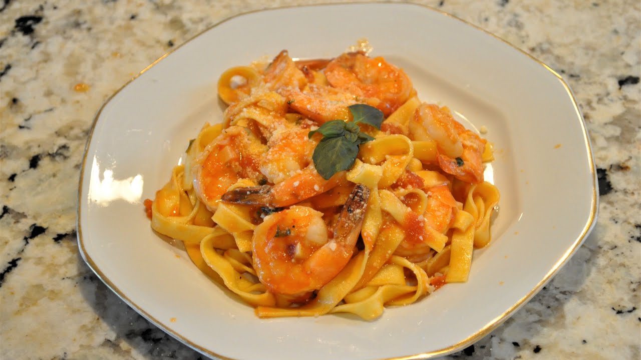 TAGLIATELLE CON GAMBERI